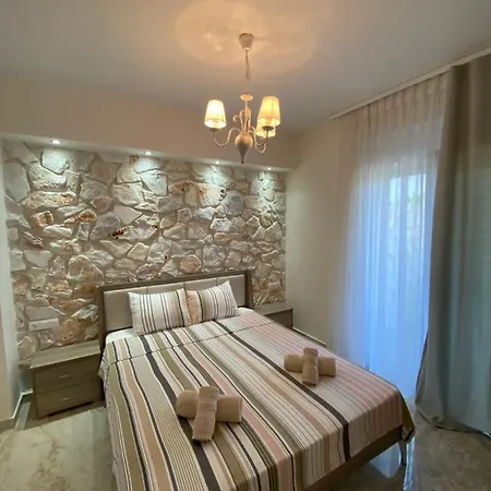 Lavish Apartment *