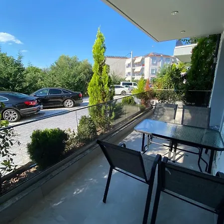 Lavish Apartment *