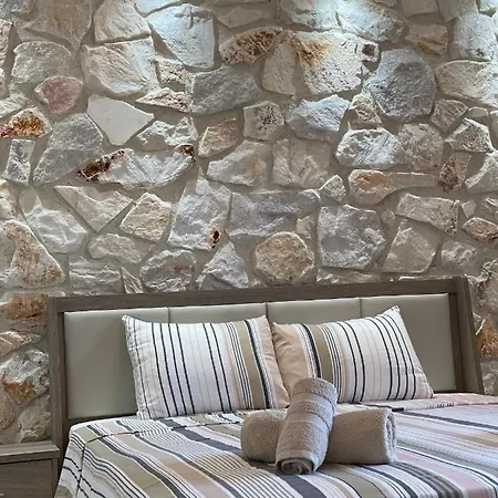 Lavish Apartment *